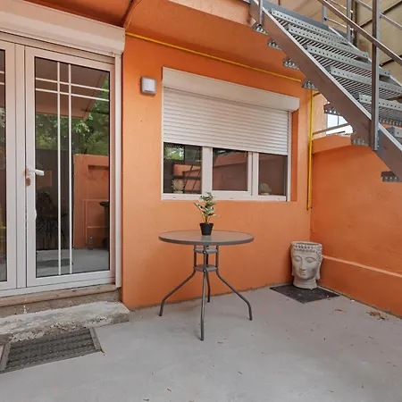 Grozavesti Easy Retreat * 布加勒斯特