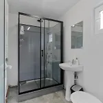 Grozavesti Easy Retreat *