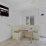 Grozavesti Up Floor Retreat Bukarest