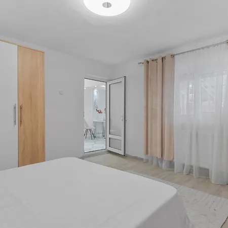 Grozavesti Easy Retreat Daire *