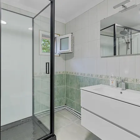 Grozavesti Easy Retreat Bükreş