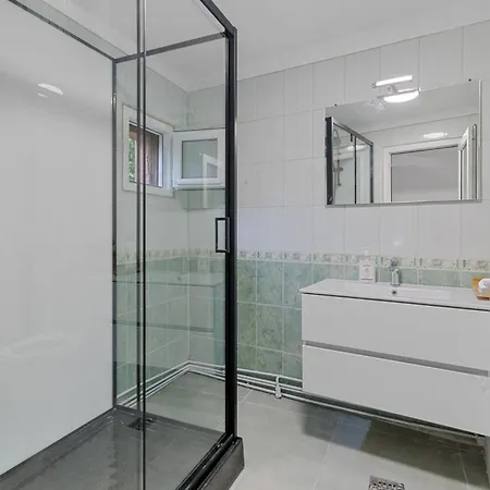 Grozavesti Easy Retreat *